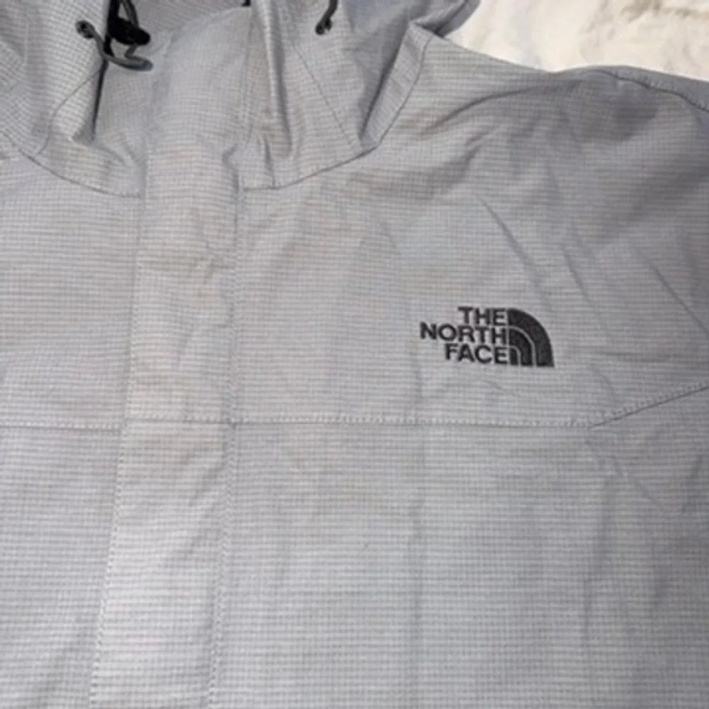 The North Face HyVent 2.5L Ski Jacket Large Mens Grey Waterproof Shell